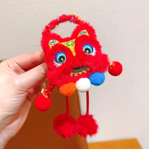 【春节必备！点缀新年新造型】红色醒狮新年发饰儿童头绳，流苏毛球发圈可爱中式古风高端毛绒皮筋，中式古风的设计灵感源自中国传统文化，展现了独特的魅力！ 商品图5