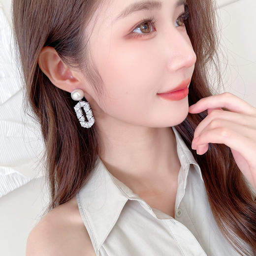 s925银针超闪几何三角形锆石拼接镶嵌菱形耳环LY 商品图3