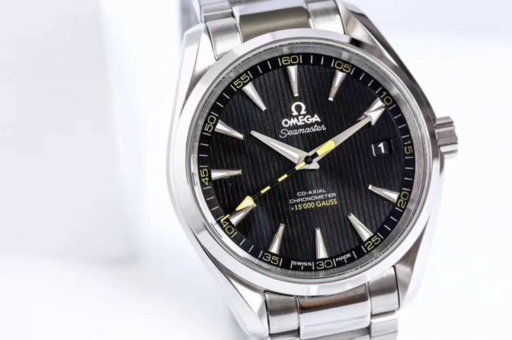 VS欧米茄海马150米大黄蜂8500机真假对比评测