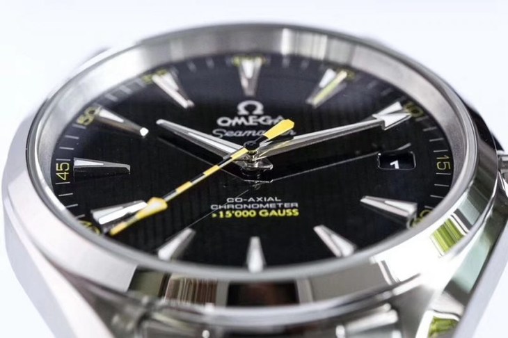 VS欧米茄海马150米大黄蜂8500机真假对比评测