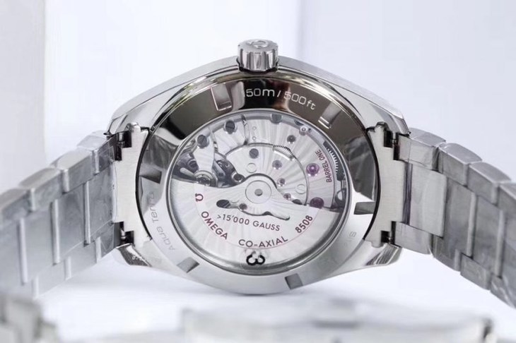 VS欧米茄海马150米大黄蜂8500机真假对比评测