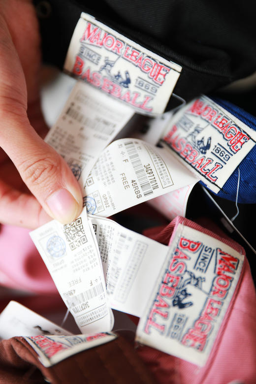 39000韩元一顶，出口首尔。基础字母刺绣软顶情侣款棒球帽A010722 商品图3