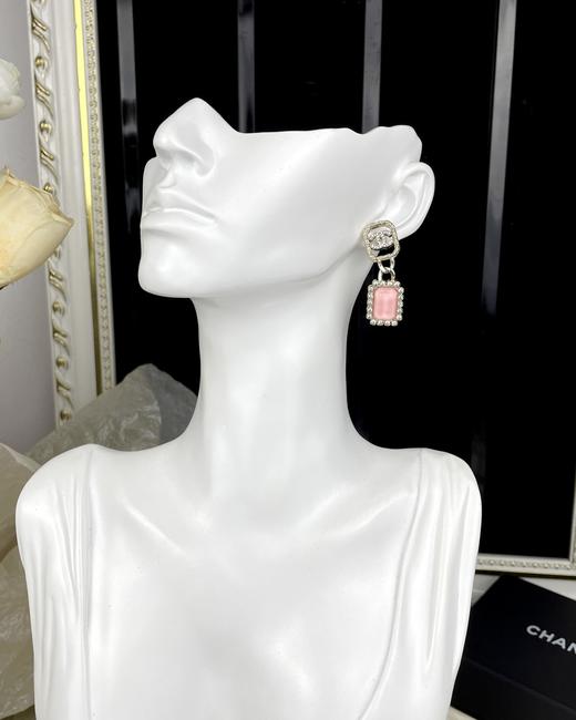 【深度定制】zp开版 CHANEL香奈儿几何镂空 双C粉色锆石 吊坠耳环 精致又百搭，千金大小姐氛围感~ 商品图5