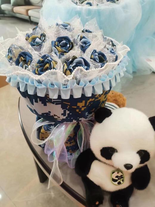《戎花》立体布艺玫瑰花束  小香风包装搭配可爱大熊猫   请你做我的国宝 商品图10