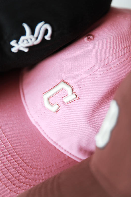 39000韩元一顶，出口首尔。基础字母刺绣软顶情侣款棒球帽A010722 商品图13