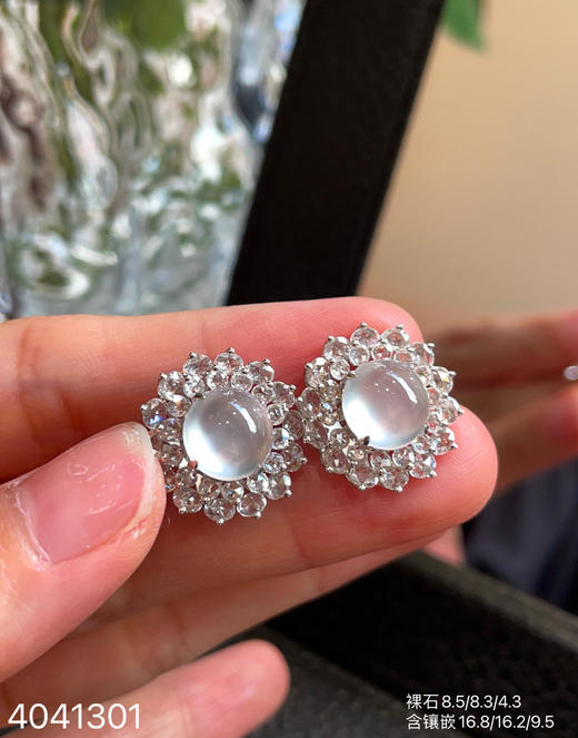 4041301，玻璃蛋面耳钉。具体价格微信咨询 商品图1