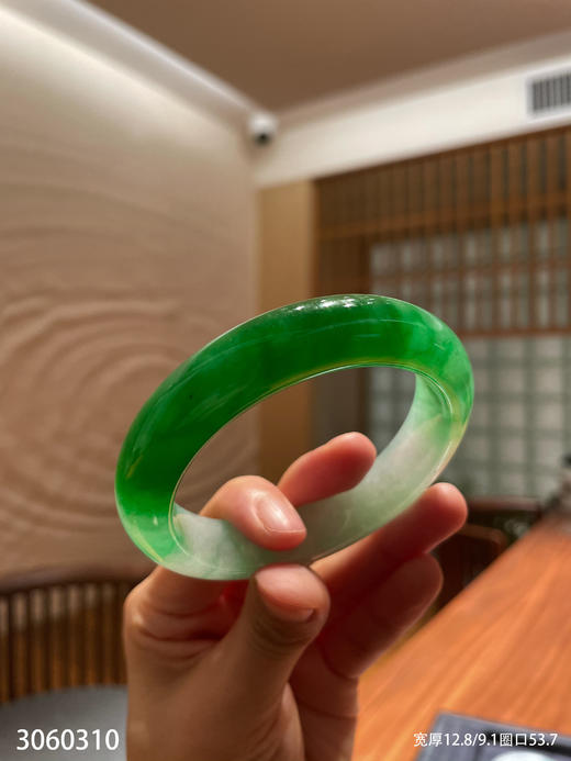 艳绿手镯 【3060310】圈口53.7～具体价格微信咨询 商品图1