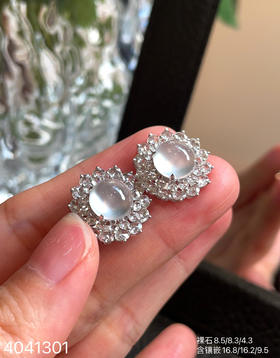 4041301，玻璃蛋面耳钉。具体价格微信咨询