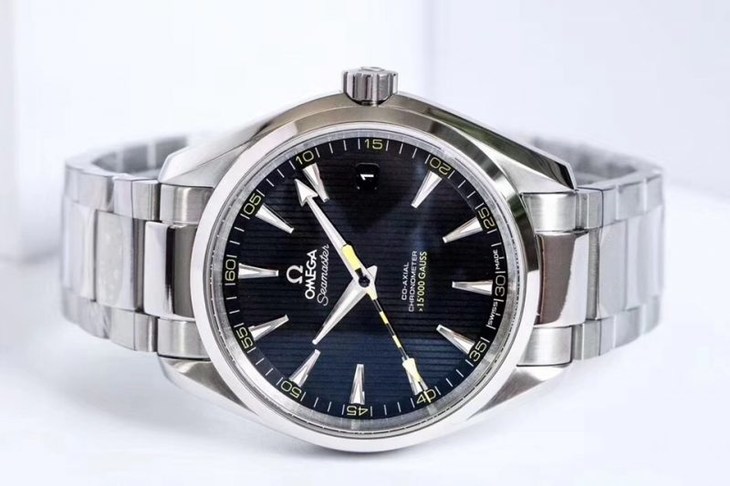 VS欧米茄海马150米大黄蜂8500机真假对比评测