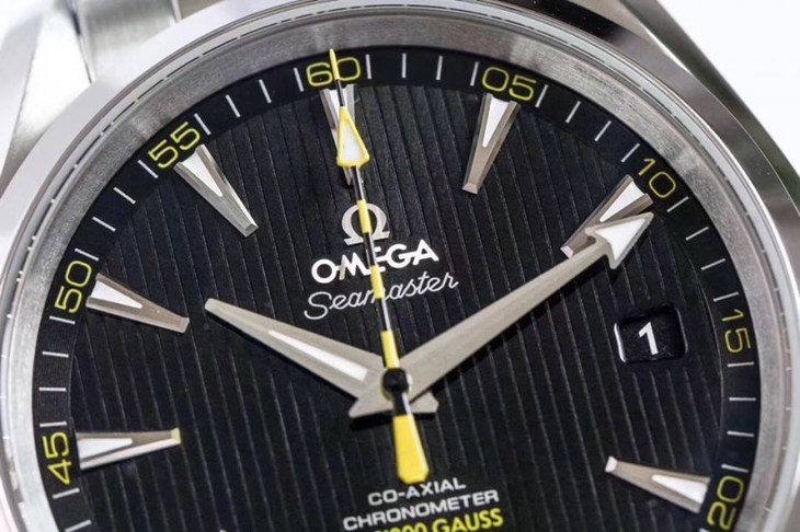 VS欧米茄海马150米大黄蜂8500机真假对比评测