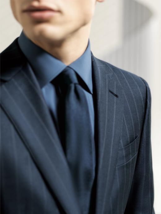 Stylbiella Super 120's 澳洲美丽诺羊毛自然纬弹钢蓝色宽条纹全麻衬套装 商品图1