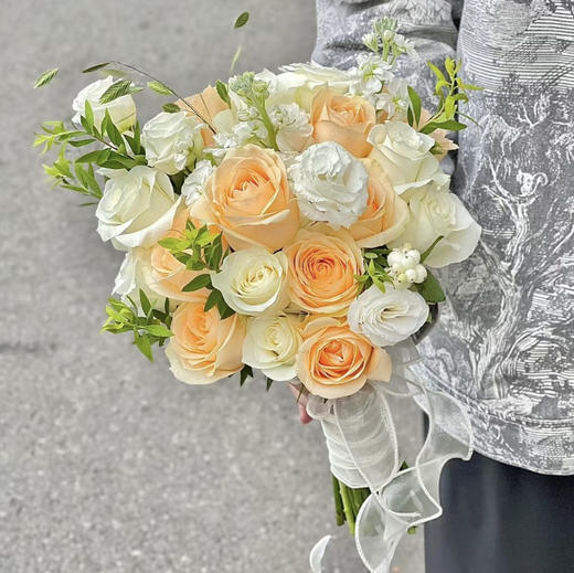 【皎洁月光】香槟玫瑰➕白玫瑰➕白桔梗，精品时尚新娘手捧花 商品图1
