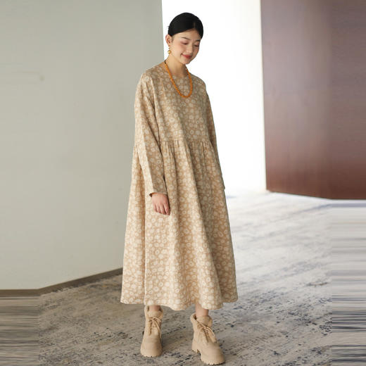 绽放027朵/米黄色雏菊叶子提花浪漫老钱风宽松长袖文艺棉麻连衣裙 商品图1