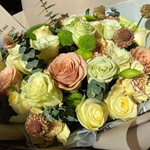 【阳光海岸】卡布奇诺玫瑰➕桔梗➕康乃馨时尚混搭精品花束 商品图1