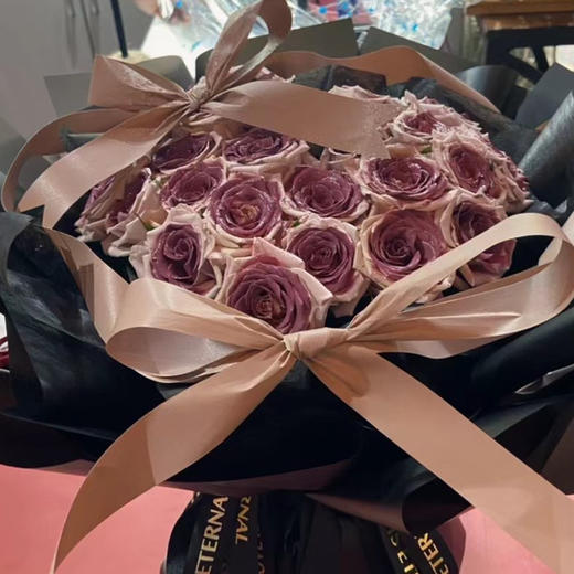 【相爱相守】33朵乌梅子子酱，精品时尚爱心大花束 商品图3