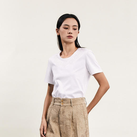 谜底基础白T短袖女2024春季新款简约风绣花圆领修身T恤241MT0071 商品图1