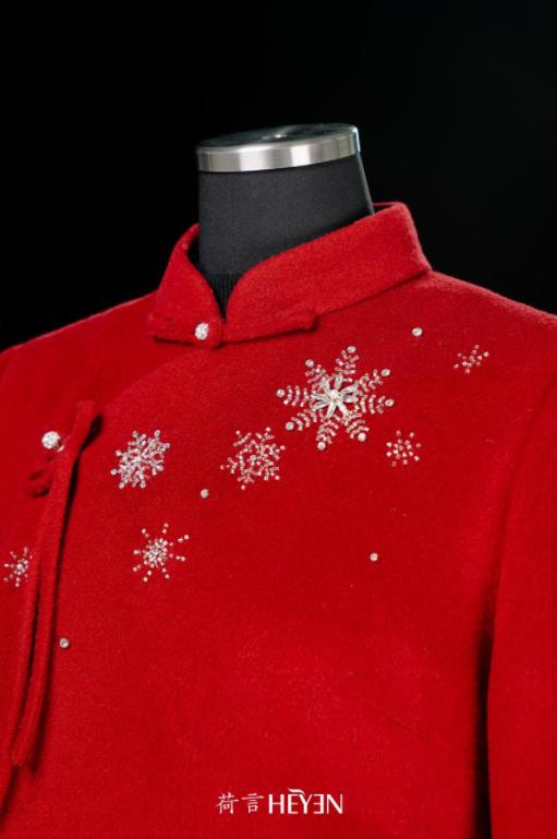 荷言HEYEN 庆丰年 喜迎新年红串珠烫钻中式上衣外套 商品图3