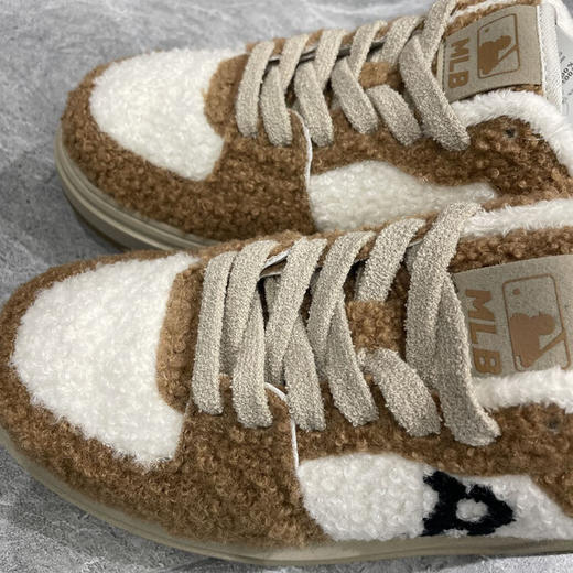 【双12嗨购节】【全球购】MLB 2024年新款百搭复古休闲舒适系带松糕底增高面包鞋3ASXCCW3N /冬季新款羊羔毛厚底学长鞋3ASXCLF36 男女情侣款 商品图5