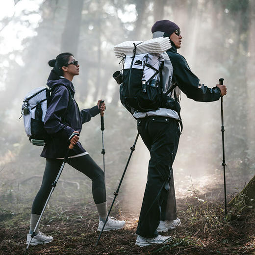 挪客（NatureHike）氢系列户外徒步登山背包大容量旅行双肩包防泼水 月影白/30L+5L 商品图8