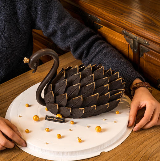 创意蛋糕 | 黑天鹅白天鹅蛋糕6寸8寸（纯动物奶油新鲜水果夹心 提前2天预定） 商品图1