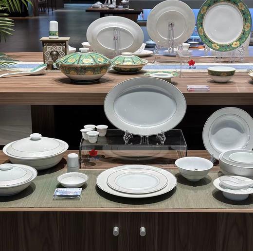 景德镇陶瓷 国瓷红叶 62头冰雪奇缘 商品图0