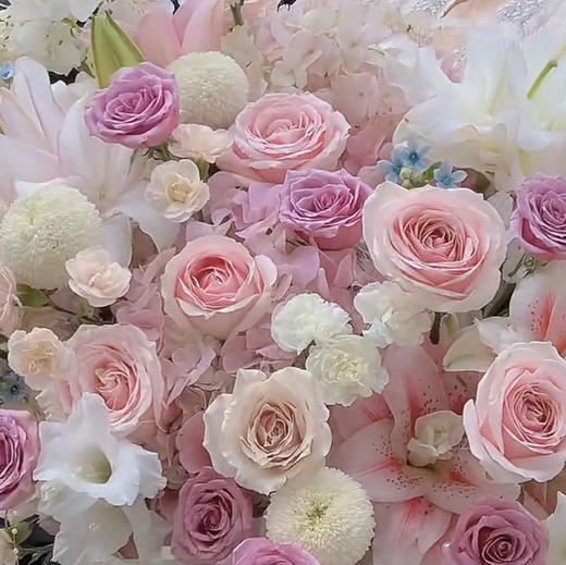 【怦然心动】粉玫瑰➕粉百合➕紫玫瑰高端时尚海派大抱抱桶 商品图1