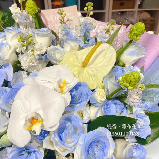 【爱意永恒】碎冰蓝玫瑰➕蝴蝶兰精品海派大花束 商品图1