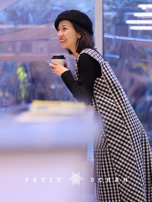 PETIT SCHAN小闪 CLO#418 Romantic chess 浪漫对弈 日本进口双面磨毛棉麻H型黑白格长马甲/背带裙 商品图1