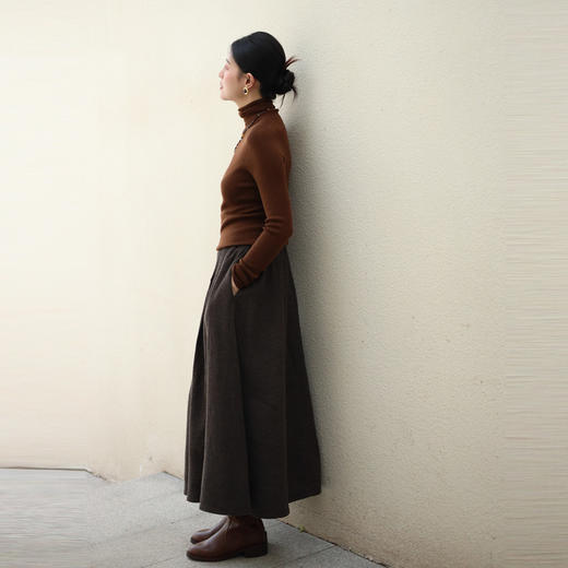 绽放031朵/深咖极简风半松紧腰精致塔克亚麻色织中长款棉麻半身裙 商品图3