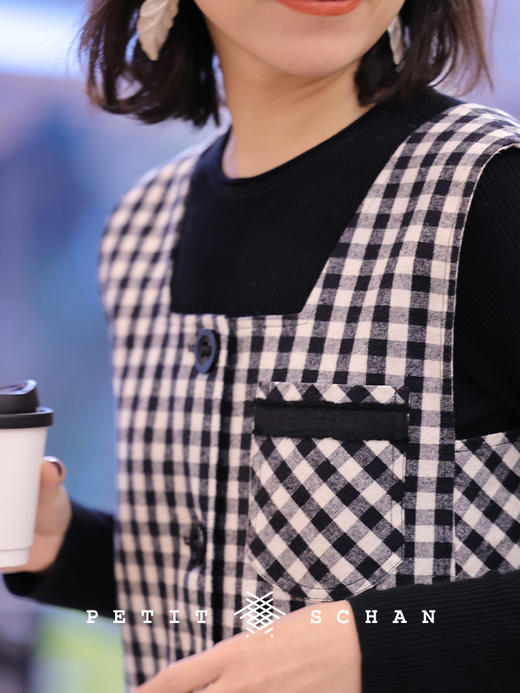 PETIT SCHAN小闪 CLO#418 Romantic chess 浪漫对弈 日本进口双面磨毛棉麻H型黑白格长马甲/背带裙 商品图5