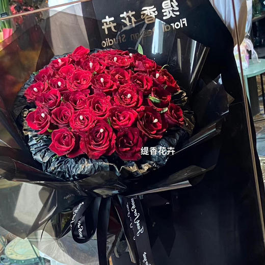 【深情挚爱】33朵红玫瑰，精品时尚花束 商品图1