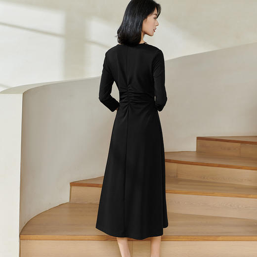 剩S/M/L 米思阳2026春季新款赫本风气质挂脖连衣裙褶皱修身镂空小黑裙0128 商品图5