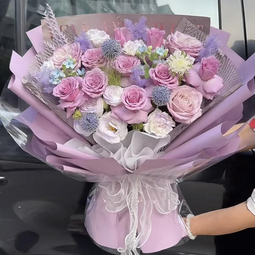 【紫气东来】21支紫玫瑰➕白桔梗精品时尚花束 商品图0