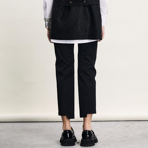 谜底黑色休闲裤女2024春季新款简约修身百搭九分烟管裤241MK0096 商品图2