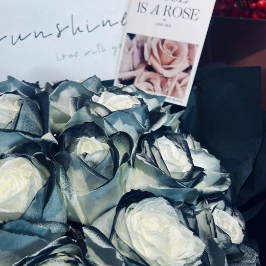 【迷人的魅力】21支黑骑士玫瑰精品时尚花束 商品图1