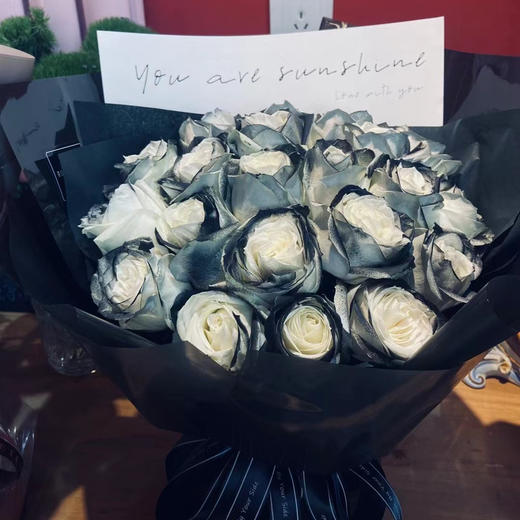 【迷人的魅力】21支黑骑士玫瑰精品时尚花束 商品图0
