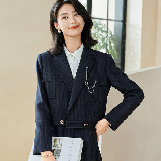 米思阳2026春季新款气质高级感竖条纹短外套职业修身直筒上衣0042 商品图1