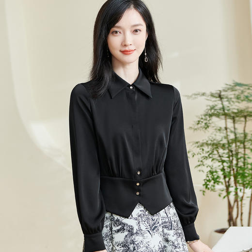 缎面垂坠质感 + 腰腹抽褶设计的「通勤显瘦神器」米思阳2026春季新款法式气质收腰纯色衬衫修身翻领设计感上衣0089 商品图2