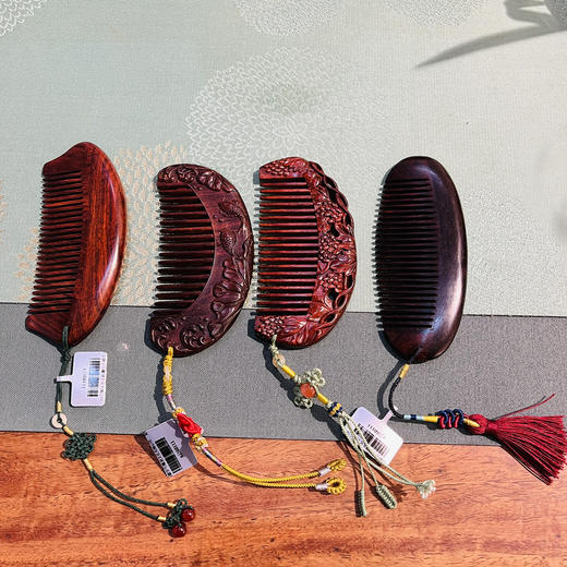 小叶紫檀木梳（款式随机） 商品图0