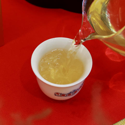 压箱底2024龙年生肖纪念饼云南普洱茶易武普洱生茶茶叶砖茶礼盒装 商品图4