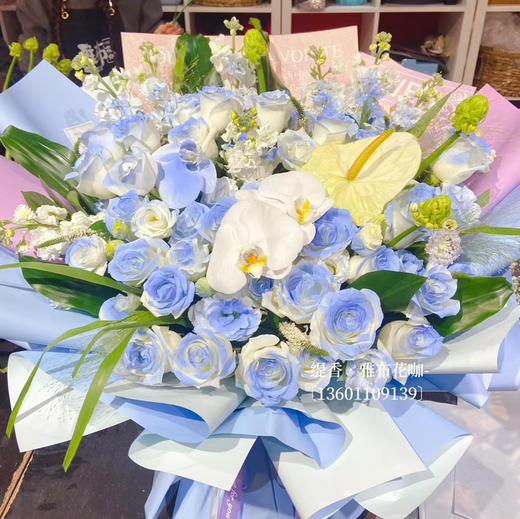【爱意永恒】碎冰蓝玫瑰➕蝴蝶兰精品海派大花束 商品图0