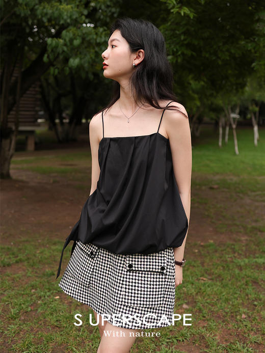 【4折不退换 买六免一】花苞量感褶皱设计感不对称系带吊带上衣 商品图3