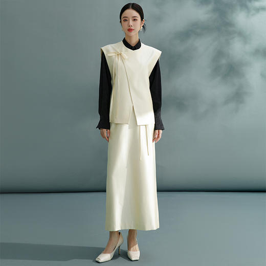 扶摇 国风马甲套裙女2024款圆领杏色中式小香风坎肩上衣套装 商品图0