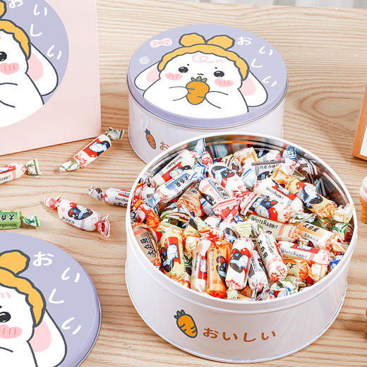 【新春礼盒 缔造年味】冠生园大白兔奶糖礼盒装，口感醇厚，回味无穷。送给老师，感恩如初；赠予心上人，甜蜜如初恋；送给自己，品味幸福。无论是情人节、年货节，还是日常馈赠，都是必备的甜蜜礼物！ 商品图2