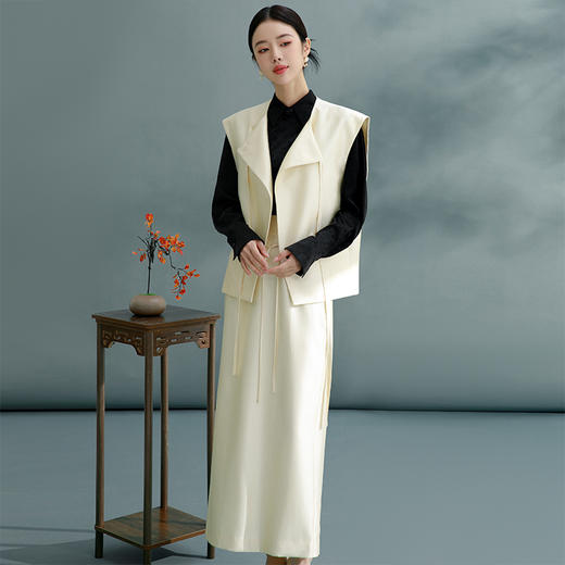 扶摇 国风马甲套裙女2024款圆领杏色中式小香风坎肩上衣套装 商品图4