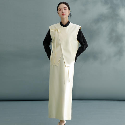 扶摇 国风马甲套裙女2024款圆领杏色中式小香风坎肩上衣套装 商品图1