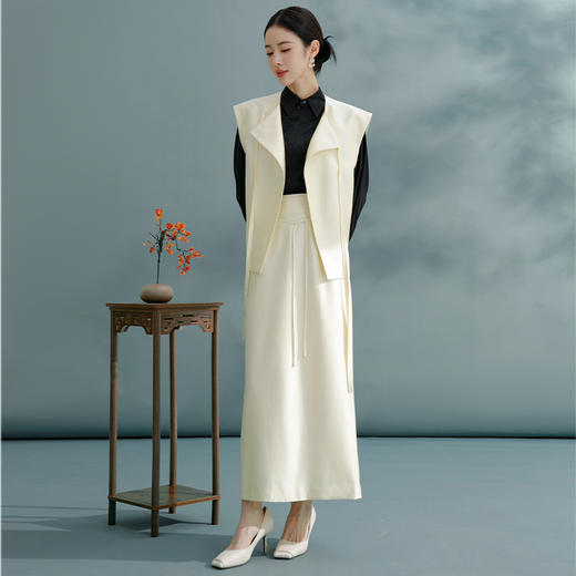 扶摇 国风马甲套裙女2024款圆领杏色中式小香风坎肩上衣套装 商品图3