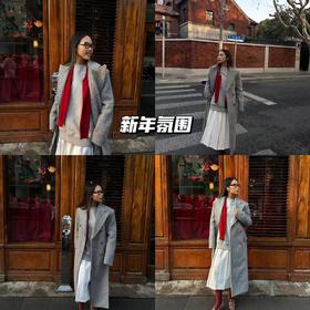新年氛围 | 灰色大衣混搭红色围巾，保暖&不失新年氛围！🍪