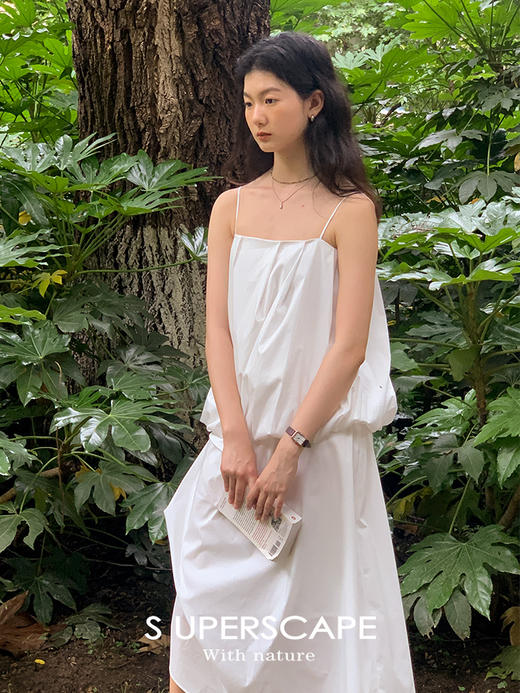 【4折不退换 买六免一】花苞量感褶皱设计感不对称系带吊带上衣 商品图4