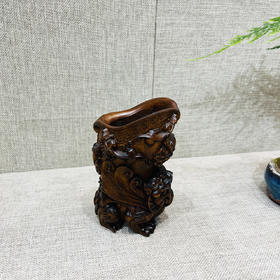 精雕狮子笔筒°做旧黄杨